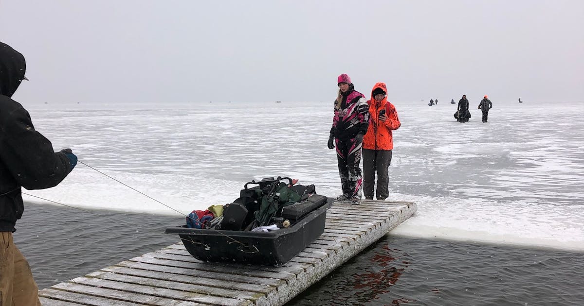 200 anglers rescued from ice sheet on Upper Red Lake - Star Tribune