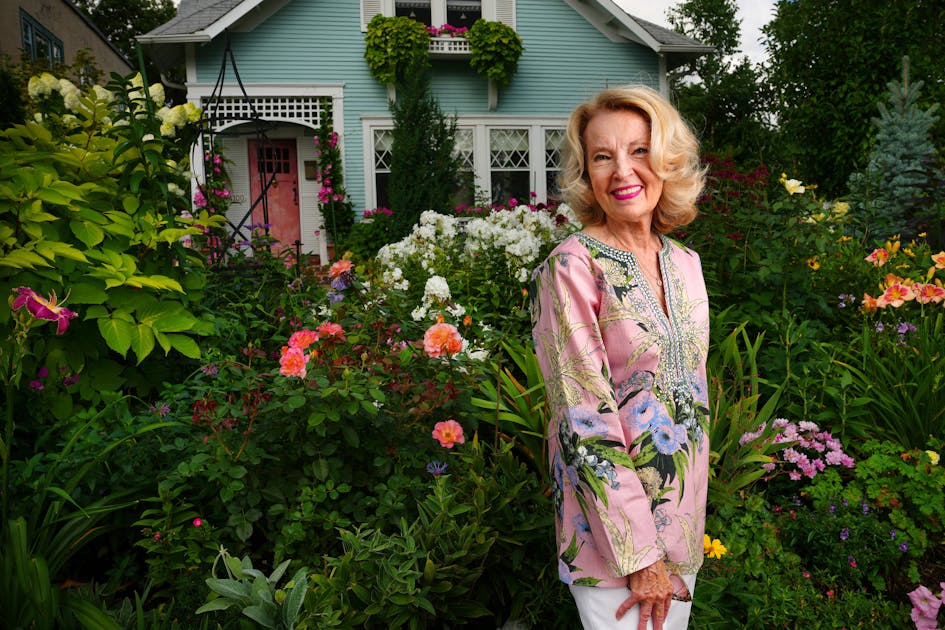 Beautiful Gardens winner creates English cottage garden in Minneapolis