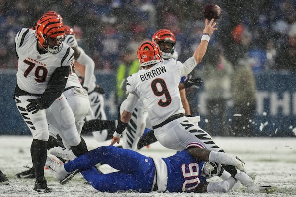 Joe Burrow completed 23 of 36 passes for 242 yards and two touchdowns in the Bengals’ 27-10 victory over the Bills to return to the AFC Championship