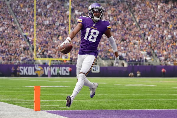 Vikings wide receiver Justin Jefferson led the NFL in catches (128) and yards (1,809).