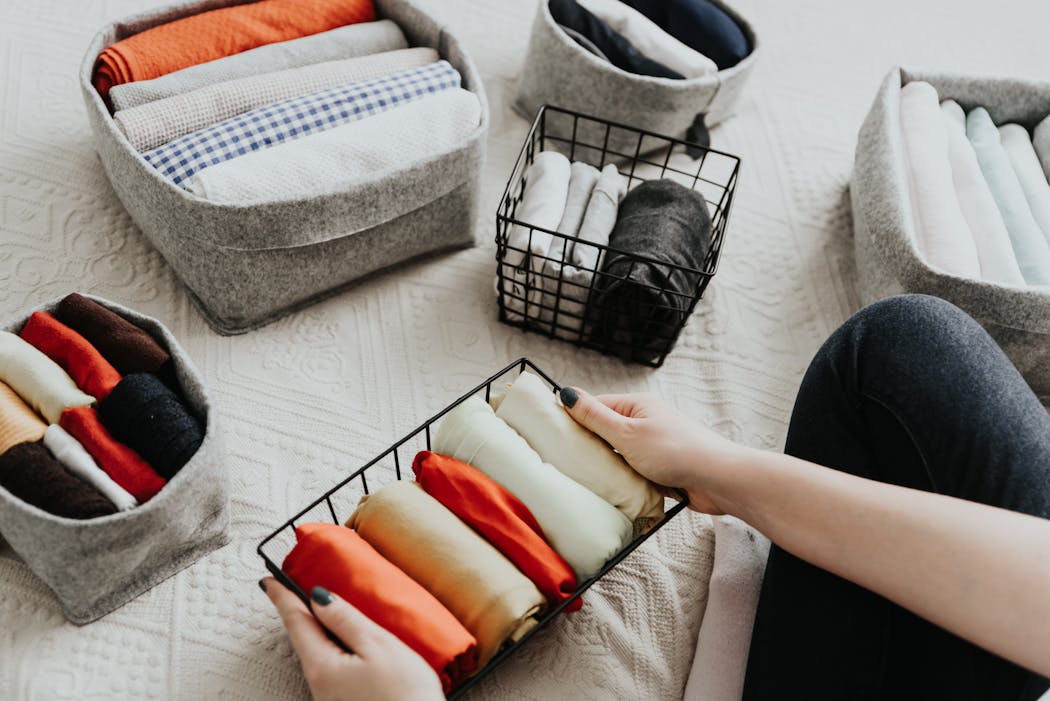 Folding clothes with the konmari method from Marie Kondo makes them all visible from the top.