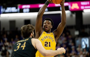 Gophers forward Pharrel Payne made a pass during the first half of Saturday’s loss at Northwestern.