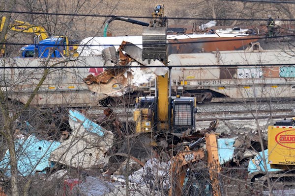 EPA orders Norfolk Southern to clean up derailment
