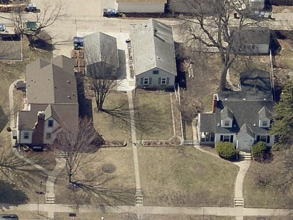 What's the story behind Minneapolis' smaller houses with huge front yards?
