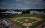 The Minnesota Twins hosted the Atlanta Braves at Hammond Stadium Tuesday ,Feb .28,2023 in Fort Myers, Fla. ] JERRY HOLT • jerry.holt@startribune.com