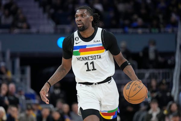 Wolves determined to keep playing Reid despite roster's return
