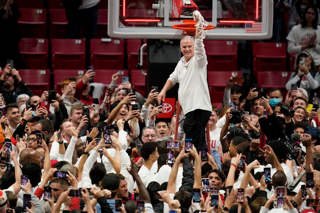 Brian Dutcher cut down the net after San Diego State won the Mountain West title earlier this month.