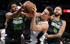 San Antonio Spurs’ Zach Collins, center, tangled with the Timberwolves’ Karl-Anthony Towns (32) and Kyle Anderson earlier this season, when the Wo