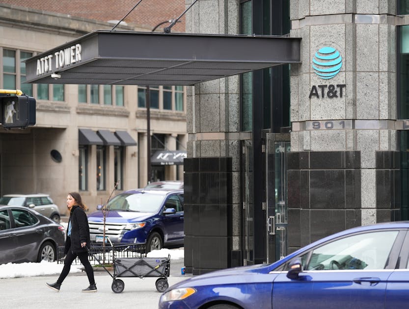 AT&T verlässt seinen gleichnamigen Turm in der Innenstadt von Minneapolis für eine Einrichtung in einem Vorort