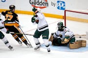 Jeff Carter (77) scores in the third period of the Wild’s 4-1 loss at Pittsburgh.