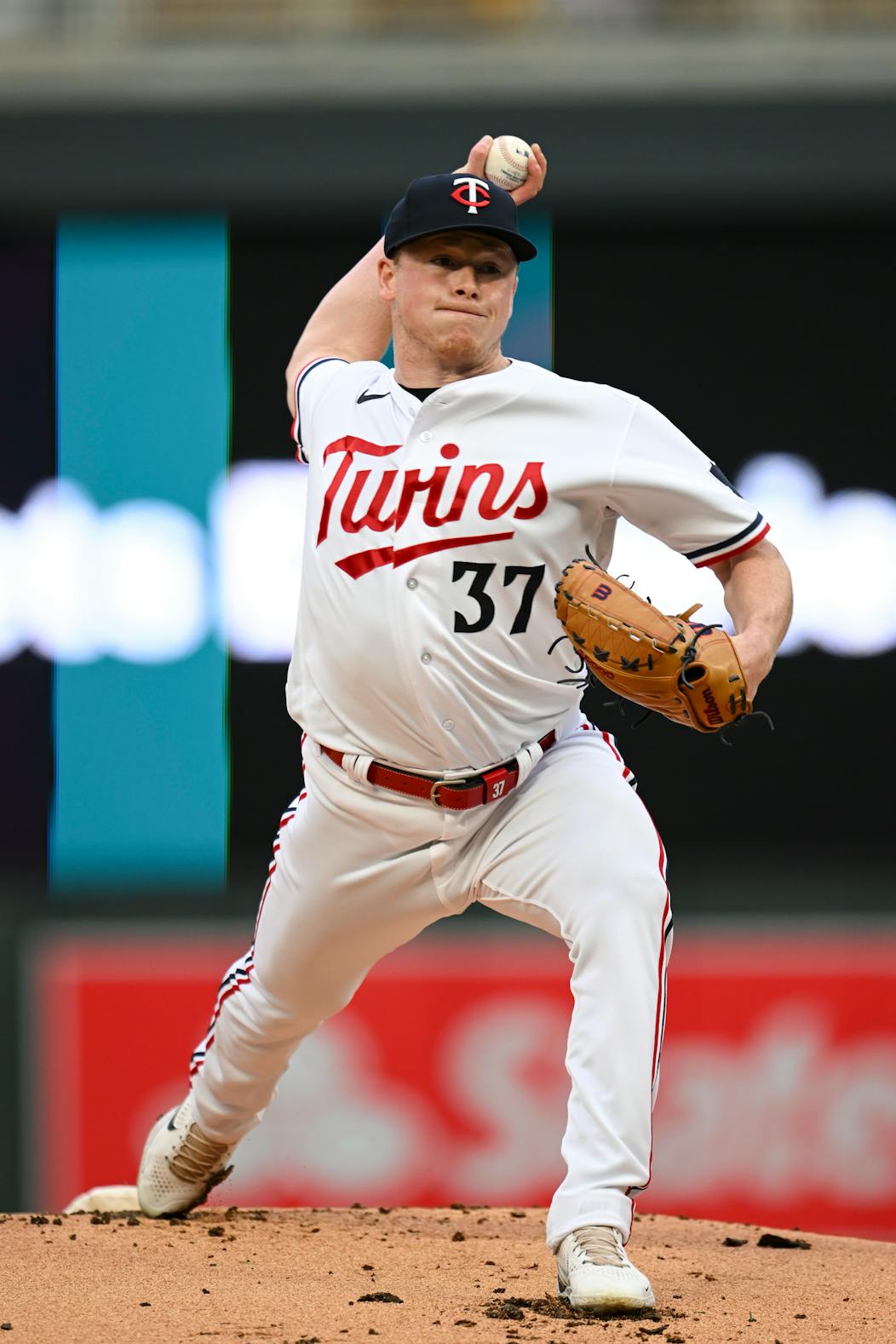 Twins defense collapses, bullpen falters in 6-1 loss to Padres
