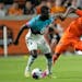 Houston Dynamo’s Nelson Quiñónes challenged Minnesota United’s Kemar Lawrence for the ball during the second half of a U.S. Open Cup soccer matc