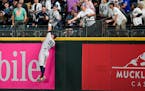 Yankees star Aaron Judge made a leaping catch at the fence to rob the Mariners’ Teoscar Hernandez on Monday night in Seattle.