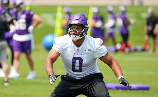 New Vikings edge rusher Marcus Davenport said he chose to wear the No. 0 to indicate a “new frontier” in his career.