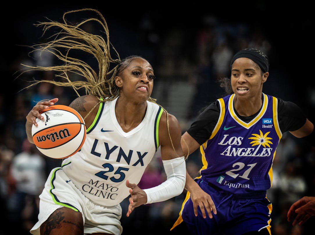 Lynx erase 11-point 4th-quarter deficit to beat Sparks after honoring  Sylvia Fowles