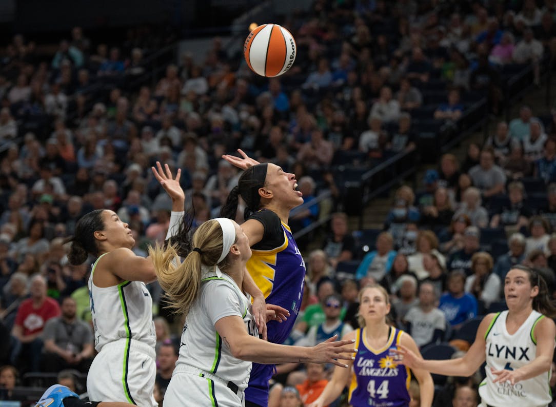 Los Angeles Sparks Lose Important Game After Missing Three Shots in Final  Ten Seconds
