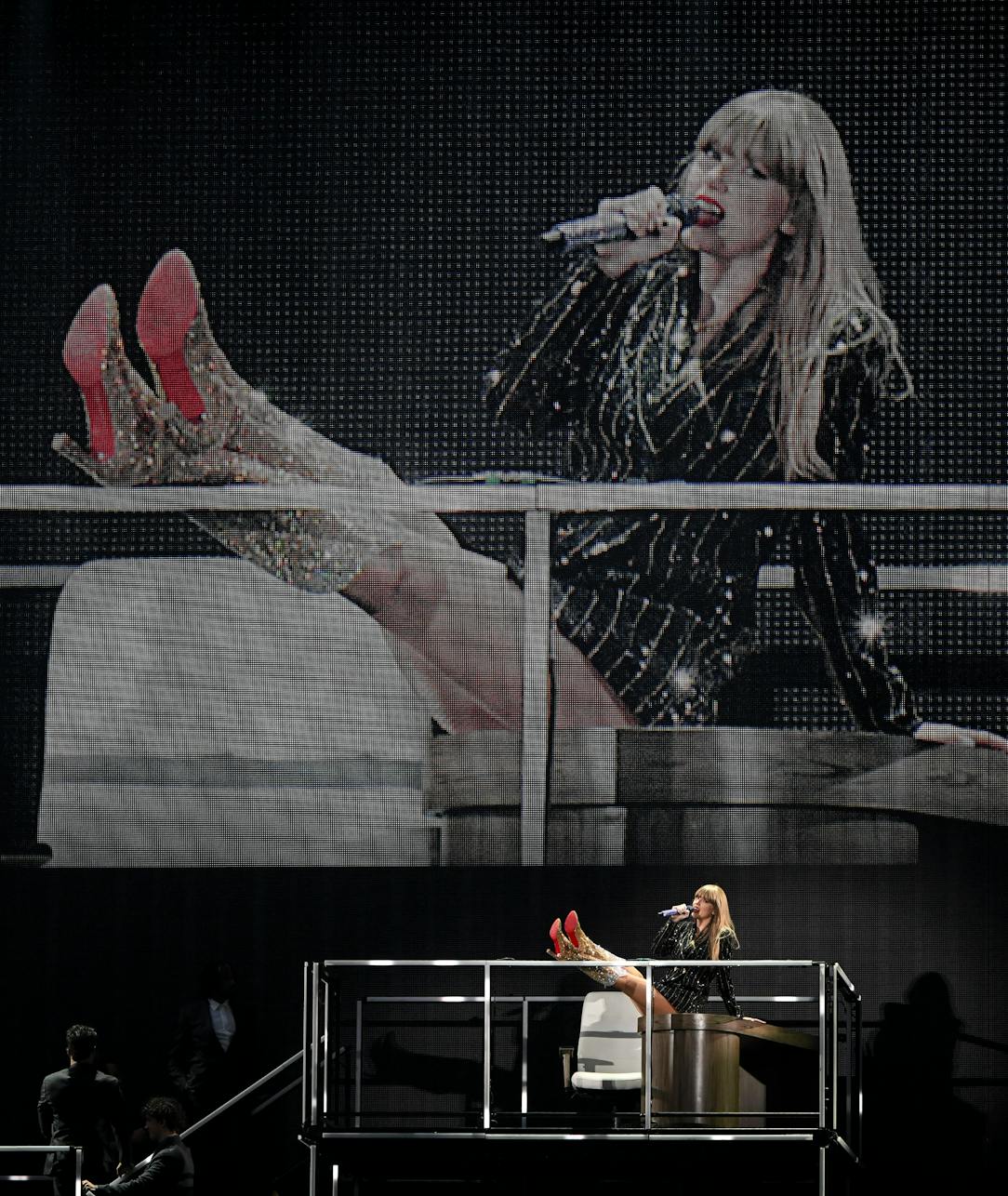 Taylor Swift is genuine, charismatic for her Target Center fans – Twin  Cities