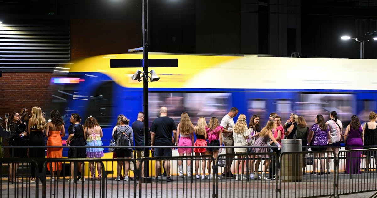 El servicio de tren ligero extendido de Metro Transit trae a miles de Swifties a casa