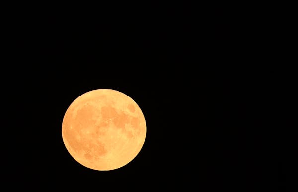 Time-lapse of August super blue moon over Lake Harriet in Minneapolis
