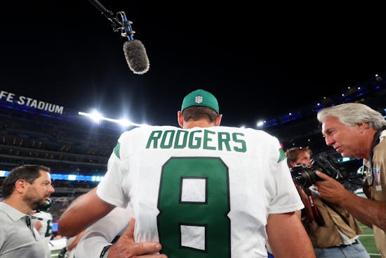 Aaron Rodgers has yet to face real hard knocks as Jets quarterback