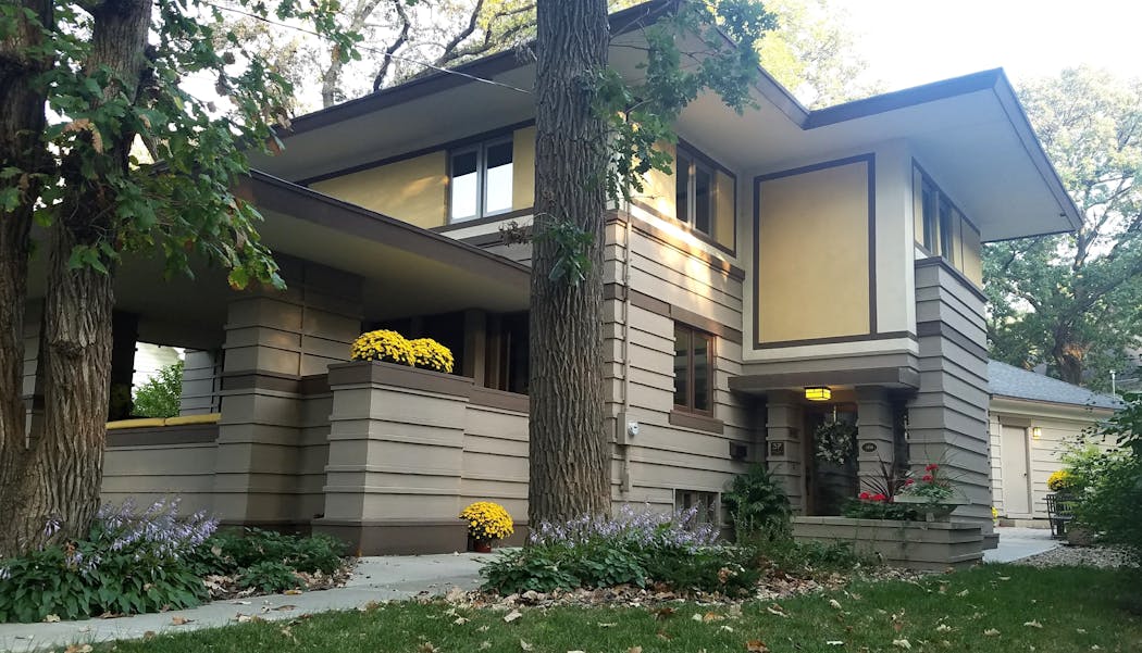 William Drummond designed the G. Curtis Yelland House in 1910 with a Prairie School board-and-batten design to accentuate its horizontal lines.