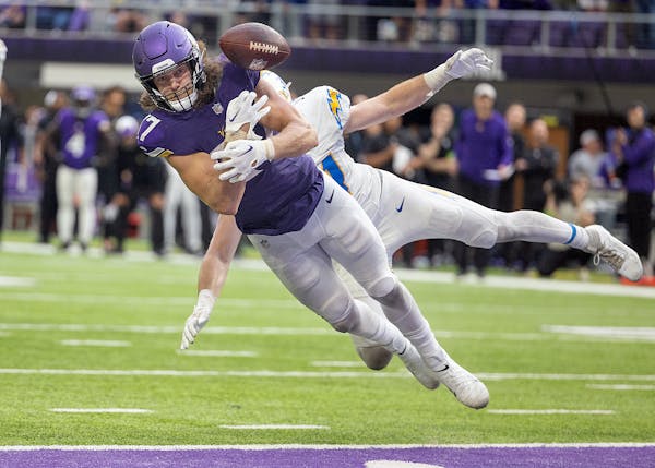The Vikings’ final pass of the day bounced off T.J. Hockenson in the end zone and was eventually intercepted by Chargers linebacker Kenneth Murray J