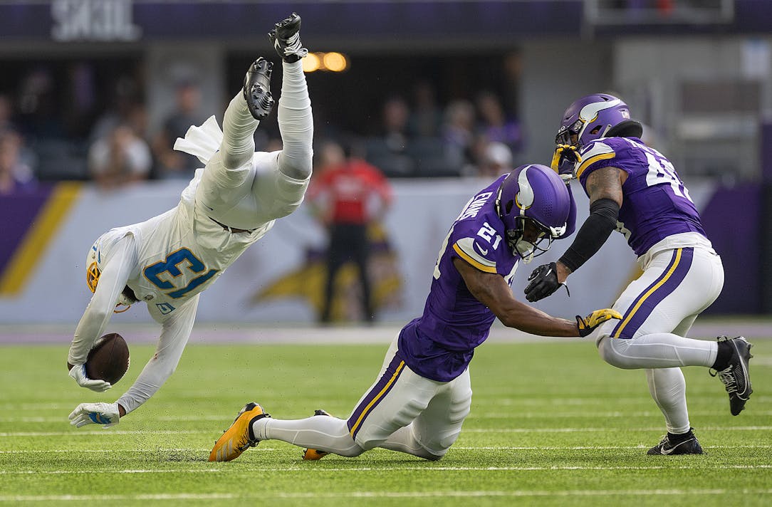 Vikings fall to 0-3 as bounces don't go their way in a 28-24 loss