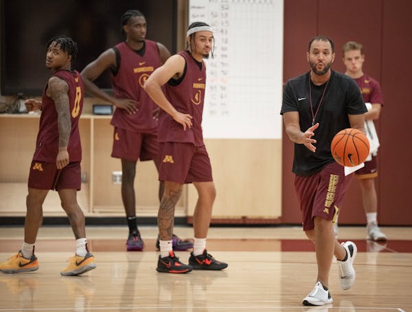 Gophers men’s basketball coach Ben Johnson gave instructions to his team during Tuesday’s practice at the Athletes Village.