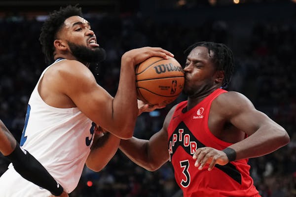 Bad decisions, 'sticky' offense send Wolves to opening-night loss in Toronto