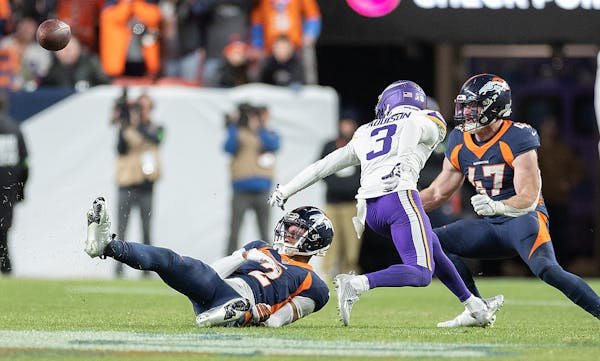 Scoggins: Vikings kept leaving door ajar until Broncos finally kicked it in