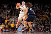 Gophers guard Grace Grocholski (25) went 3-for-15 from three-point range Sunday against UConn.