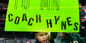 A young fan holds up a sign welcoming new Minnesota Wild head coach John Hynes Tuesday, November 28, 2023, at Xcel Energy Center in St. Paul, Minn. ] 