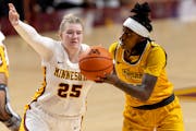 Gophers freshman Grace Grocholski (25) defended against Norfolk State’s Danielle Robinson and finished with 26 points Wednesday at Williams Arena.