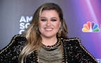 Kelly Clarkson attends NBC’s “American Song Contest” grand final live premiere and red carpet at Universal Studios Hollywood on May 9, 2022, in 